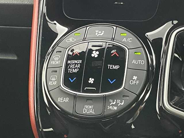 トヨタ ヴォクシー ハイブリッド ZS 岡山県 2018(平30)年 4.7万km イナズマスパーキングブラックガラスフレーク 純正９インチナビ/【Bluetooth/フルセグTV】/SUPER CAT レーダー（A130）/シート＆トリム（赤/黒）/衝突軽減ブレーキ/両側電動スライド/クルーズコントロール/ビルトインＥＴＣ/前席シートヒーター/オートハイビーム/ＬＥＤヘッドライト/LEDフォグランプ/純正ドライブレコーダー（前）/純正フロアマット/TVキャンセラー/ISOFIX/後席サンシェイド/ステアリングスイッチ/チルトステアリング/シートリフター/シートバックテーブル/ウインカーミラー/ドアバイザー/新車保証書/取扱説明書/スマートキー×2