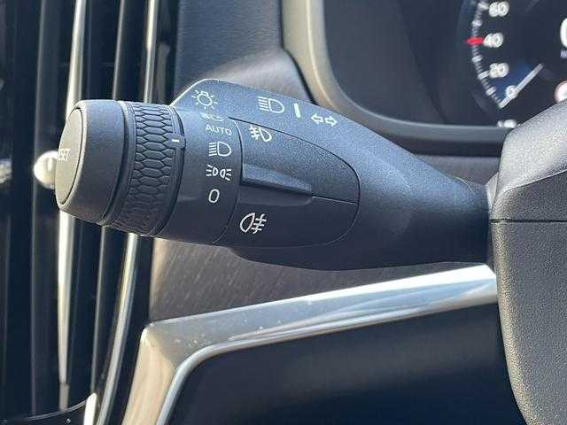 ボルボ Ｖ９０ クロスカントリー T5 AWD サマム 埼玉県 2018(平30)年 4.3万km 黒 茶レザーシート/アダプティブクルーズコントロール/純正HDDナビ/Ａｐｐｌｅ　Ｃａｒ　Ｐｌａｙ/３６０度カメラ/ヘッドアップディスプレイ/ブラインドスポットモニター/エアシート/シートヒーター/フルセグ/ETC