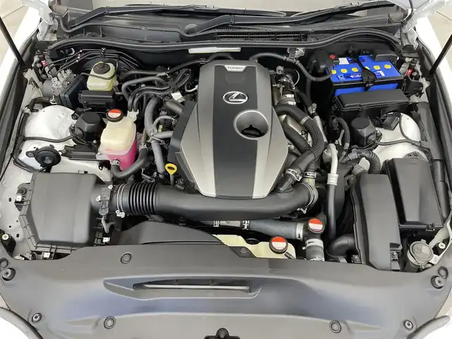 レクサス ＩＳ 200t Fスポーツ 滋賀県 2015(平27)年 6.6万km ホワイトノーヴァガラスフレーク 禁煙車/マークレビンソンプレミアムサラウンドシステム/純正ナビ/【CD/DVD/Bluetooth/AUX】/バックカメラ/ビルトインＥＴＣ/ムーンルーフ/ＴＲＤエアロ/革スポーツシートセット/・ベンチレーション/・ポジションメモリー/・メモリー付電動チルト/テレスコピックステアリング/・SRSエアバッグ（後席サイド）/・ドアミラーメモリー機能/ミリ派レーダー式プリクラッシュセーフティシステム/レーダークルーズコントロール/レーンディパーチャーアラート/オートマチックハイビーム/クリアランスソナー/ブラインドスポットモニター/ＬＥＤヘッドランプ/寒冷地仕様/・ヘッドランプクリーナー/・ＬＥＤリアフォグランプ/・デアイサー/ステアリングヒーター/シートヒーター/【Ｆ】エンブレム付革巻きステアリング