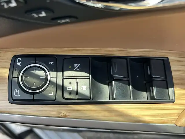レクサス ＩＳ 200t Fスポーツ 滋賀県 2015(平27)年 6.6万km ホワイトノーヴァガラスフレーク 禁煙車/マークレビンソンプレミアムサラウンドシステム/純正ナビ/【CD/DVD/Bluetooth/AUX】/バックカメラ/ビルトインＥＴＣ/ムーンルーフ/ＴＲＤエアロ/革スポーツシートセット/・ベンチレーション/・ポジションメモリー/・メモリー付電動チルト/テレスコピックステアリング/・SRSエアバッグ（後席サイド）/・ドアミラーメモリー機能/ミリ派レーダー式プリクラッシュセーフティシステム/レーダークルーズコントロール/レーンディパーチャーアラート/オートマチックハイビーム/クリアランスソナー/ブラインドスポットモニター/ＬＥＤヘッドランプ/寒冷地仕様/・ヘッドランプクリーナー/・ＬＥＤリアフォグランプ/・デアイサー/ステアリングヒーター/シートヒーター/【Ｆ】エンブレム付革巻きステアリング