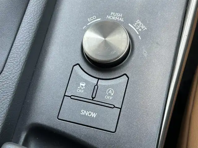 レクサス ＩＳ 200t Fスポーツ 滋賀県 2015(平27)年 6.6万km ホワイトノーヴァガラスフレーク 禁煙車/マークレビンソンプレミアムサラウンドシステム/純正ナビ/【CD/DVD/Bluetooth/AUX】/バックカメラ/ビルトインＥＴＣ/ムーンルーフ/ＴＲＤエアロ/革スポーツシートセット/・ベンチレーション/・ポジションメモリー/・メモリー付電動チルト/テレスコピックステアリング/・SRSエアバッグ（後席サイド）/・ドアミラーメモリー機能/ミリ派レーダー式プリクラッシュセーフティシステム/レーダークルーズコントロール/レーンディパーチャーアラート/オートマチックハイビーム/クリアランスソナー/ブラインドスポットモニター/ＬＥＤヘッドランプ/寒冷地仕様/・ヘッドランプクリーナー/・ＬＥＤリアフォグランプ/・デアイサー/ステアリングヒーター/シートヒーター/【Ｆ】エンブレム付革巻きステアリング