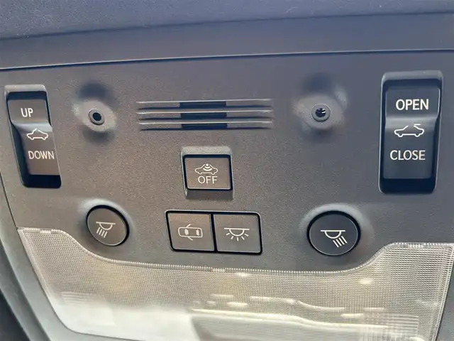 レクサス ＩＳ 200t Fスポーツ 滋賀県 2015(平27)年 6.6万km ホワイトノーヴァガラスフレーク 禁煙車/マークレビンソンプレミアムサラウンドシステム/純正ナビ/【CD/DVD/Bluetooth/AUX】/バックカメラ/ビルトインＥＴＣ/ムーンルーフ/ＴＲＤエアロ/革スポーツシートセット/・ベンチレーション/・ポジションメモリー/・メモリー付電動チルト/テレスコピックステアリング/・SRSエアバッグ（後席サイド）/・ドアミラーメモリー機能/ミリ派レーダー式プリクラッシュセーフティシステム/レーダークルーズコントロール/レーンディパーチャーアラート/オートマチックハイビーム/クリアランスソナー/ブラインドスポットモニター/ＬＥＤヘッドランプ/寒冷地仕様/・ヘッドランプクリーナー/・ＬＥＤリアフォグランプ/・デアイサー/ステアリングヒーター/シートヒーター/【Ｆ】エンブレム付革巻きステアリング