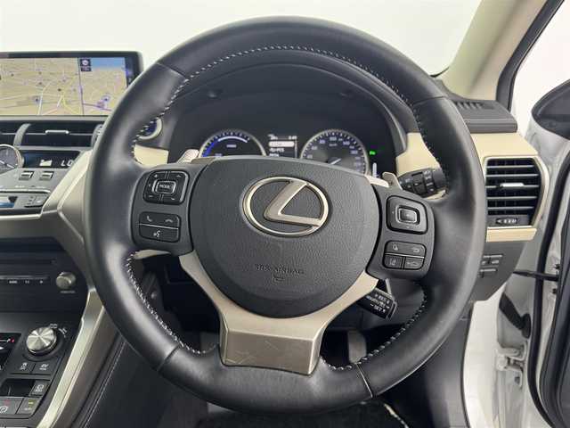 レクサス ＮＸ 300h ブラックシークエンス 愛知県 2019(平31)年 5.2万km ソニッククォーツ 純正ナビ/（フルセグ、CD、DVD、Bluetooth）/Bカメラ/左サイドカメラ/BSM/100V電源/ETC2.0/シートヒーター/ハンドルヒーター/本革シート/パワーバックドア/衝突軽減ブレーキ/レーンキープアシスト/LEDヘッドライト/パドルシフト/オートハイビーム/オートライト/スマートキー/ドラレコ前方