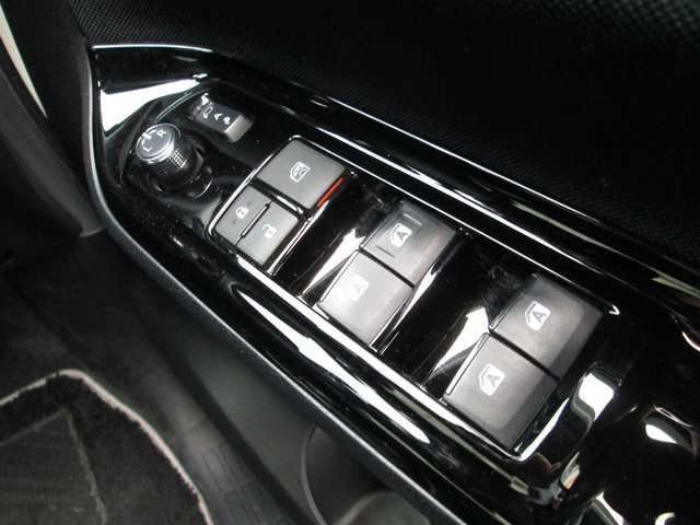 トヨタ ヴォクシー ZS 煌Ⅱ 千葉県 2019(令1)年 5.7万km ホワイトパールクリスタルシャイン ワンオーナー/純正9インチナビ、フルセグTV/バックカメラ/オーディオ【CD/DVD/SD/BT】/純正12.1型フリップダウンモニター/両側パワースライドドア/トヨタセーフティセンス/　・レーンキープアシスト/プリクラッシュセーフティ/　・クリアランスソナー/パーキングサポートブレーキ/LEDヘッドライト&LEDフォグ/純正16インチアルミホイール/ウィンカードアミラー/スイッチ付き革巻きステアリング/アイドリングストップ/スペアタイヤ/前後ドライブレコーダー/ビルトインETC/TVキャンセラー/保証書/取扱説明書/スペアキー