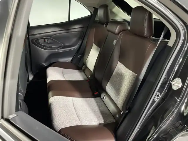 トヨタ ヤリスクロス Z 神奈川県 2020(令2)年 1.9万km ブラックマイカ ディスプレイオーディオ(BT/ラジオ/ナビキット付き)/トヨタセーフティーセンス/・衝突軽減ブレーキ(PCS)/・車線逸脱警報装置(LTA)/・PKSB(パーキングサポートブレーキ)/・RSA（ロードサインアシスト）/・レーダクルーズコントロール/・先行車発進お知らせ/ビルトインETC/バックカメラ/前後クリアランスソナー/運転席パワーシート/前席シートヒーター/電動パーキングブレーキ/オートライト/オートハイビーム/横滑り防止装置/純正アルミホイール/純正フロアマット/USB端子/スマートキー/プッシュスタート