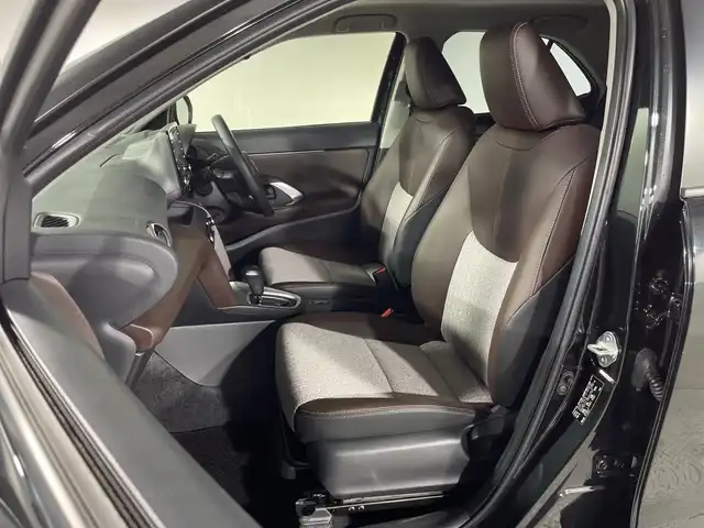トヨタ ヤリスクロス Z 神奈川県 2020(令2)年 1.9万km ブラックマイカ ディスプレイオーディオ(BT/ラジオ/ナビキット付き)/トヨタセーフティーセンス/・衝突軽減ブレーキ(PCS)/・車線逸脱警報装置(LTA)/・PKSB(パーキングサポートブレーキ)/・RSA（ロードサインアシスト）/・レーダクルーズコントロール/・先行車発進お知らせ/ビルトインETC/バックカメラ/前後クリアランスソナー/運転席パワーシート/前席シートヒーター/電動パーキングブレーキ/オートライト/オートハイビーム/横滑り防止装置/純正アルミホイール/純正フロアマット/USB端子/スマートキー/プッシュスタート