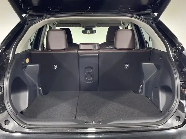 トヨタ ヤリスクロス Z 神奈川県 2020(令2)年 1.9万km ブラックマイカ ディスプレイオーディオ(BT/ラジオ/ナビキット付き)/トヨタセーフティーセンス/・衝突軽減ブレーキ(PCS)/・車線逸脱警報装置(LTA)/・PKSB(パーキングサポートブレーキ)/・RSA（ロードサインアシスト）/・レーダクルーズコントロール/・先行車発進お知らせ/ビルトインETC/バックカメラ/前後クリアランスソナー/運転席パワーシート/前席シートヒーター/電動パーキングブレーキ/オートライト/オートハイビーム/横滑り防止装置/純正アルミホイール/純正フロアマット/USB端子/スマートキー/プッシュスタート
