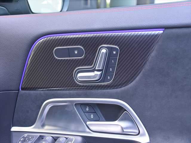 メルセデス・ベンツ ＧＬＡ２００ｄ 4マチック AMGライン 和歌山県 2021(令3)年 2.7万km 黒 パノラマルーフ/ACC/BSM/LKA/アンビエントライト/360度カメラ/19インチアルミ/ナビ　TV　BT/レーダーセフティ/ハーフレザー　シートヒーター