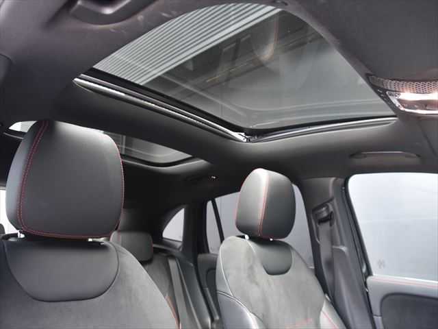 メルセデス・ベンツ ＧＬＡ２００ｄ 4マチック AMGライン 和歌山県 2021(令3)年 2.7万km 黒 パノラマルーフ/ACC/BSM/LKA/アンビエントライト/360度カメラ/19インチアルミ/ナビ　TV　BT/レーダーセフティ/ハーフレザー　シートヒーター