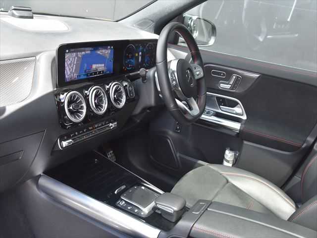 メルセデス・ベンツ ＧＬＡ２００ｄ 4マチック AMGライン 和歌山県 2021(令3)年 2.7万km 黒 パノラマルーフ/ACC/BSM/LKA/アンビエントライト/360度カメラ/19インチアルミ/ナビ　TV　BT/レーダーセフティ/ハーフレザー　シートヒーター