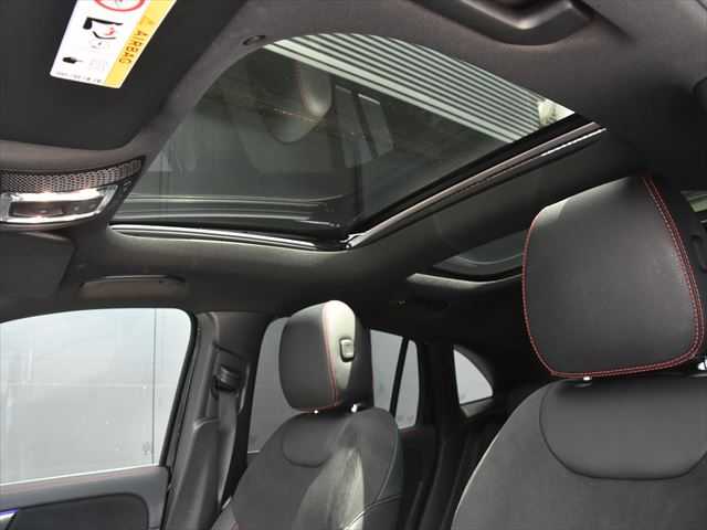 メルセデス・ベンツ ＧＬＡ２００ｄ 4マチック AMGライン 和歌山県 2021(令3)年 2.7万km 黒 パノラマルーフ/ACC/BSM/LKA/アンビエントライト/360度カメラ/19インチアルミ/ナビ　TV　BT/レーダーセフティ/ハーフレザー　シートヒーター