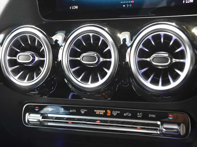 メルセデス・ベンツ ＧＬＡ２００ｄ 4マチック AMGライン 和歌山県 2021(令3)年 2.7万km 黒 パノラマルーフ/ACC/BSM/LKA/アンビエントライト/360度カメラ/19インチアルミ/ナビ　TV　BT/レーダーセフティ/ハーフレザー　シートヒーター