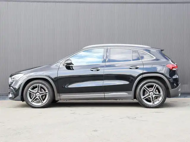 メルセデス・ベンツ ＧＬＡ２００ｄ 4マチック AMGライン 静岡県 2021(令3)年 2.7万km コスモスブラック パノラミックスライディングルーフ/レーダーセーフティパッケージ/・アクティブティスタンスアシスト・ディストロニック/(自動再発進機能付き)/・アクティブブレーキアシスト(歩行者/飛び出し検知機能付)/・緊急回避補助システム/・渋滞時緊急ブレーキ機能/・アクティブブラインドスポットアシスト(降車時警告機能付)/・アクティブレーンキーピングアシスト/・360°カメラシステム/ナビゲーションパッケージ/・テレビ機能(12セグ/ワンセグ自動切換)/・アクティブステアリングアシスト/・アクティブレーンチェンジングアシスト/・アクティブエマージェンシーストップアシスト/AMGライン/・AMGスタイリングパッケージ/・レザーDINAMICAシート/・19インチAMG5ツインスポークアルミホイール/・マルチビームLEDヘッドライト/・アダプティブハイビームアシスト・プラス/・アンビエントライト(64色)/前席シートヒーター