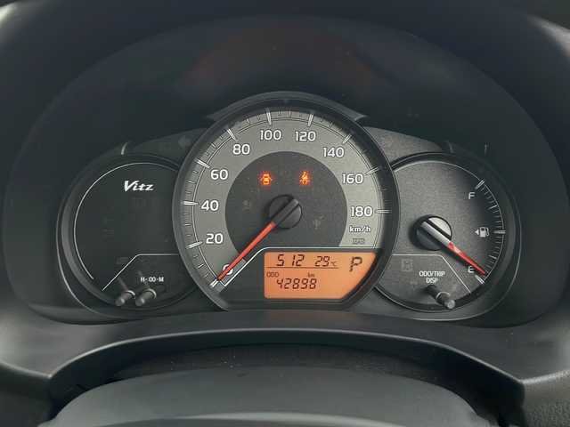 トヨタ ヴィッツ F 秋田県 2019(令1)年 4.3万km ブラックマイカ 4WD/社外ＳＤナビ　/バックカメラ　/ワンセグTV/Bluetooth　/寒冷地仕様　/ＥＴＣ　/社外フロアマット　/ハロゲンライト　/ＵＳＢ入力端子　/リモコンキー　/横滑り防止装置　/パワーステアリング　/パワーウィンドウ　