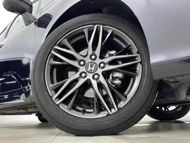 ホンダ オデッセイ ハイブリッド e:HEVアブソルート EX 群馬県 2024(令6)年 2.4万km プレミアムヴィーナスブラックP 純正フリップダウンモニター/純正11.4インチナビ/・AM/FM/CD/DVD/HDMI/iPod/フルセグTV/・AppleCarPlay/AndroidAuto/Bluetooth/マルチビューカメラシステム/ホンダセンシング/・衝突軽減ブレーキ（CMBS）/・先行車発進お知らせ機能/・歩行者事故低減ステアリング/・路外逸脱抑制機能/・標識認識機能/・渋滞追従機能付アダプティブクルーズコントロール（ACC）/・車線維持支援システム（LKAS）/・ブラインドスポットインフォメーション/・オートハイビーム/・誤発進抑制機能/・後方誤発進抑制機能/・近距離衝突軽減ブレーキ/・急アクセル抑制機能/・パーキングセンサーシステム/・後退出庫サポート/Honda CONNECT for Gathers+ナビ装着用スペシャルパッケージ/2列目両側アームレスト付４ウェイパワーシート/2列目使途センターテーブル/運転席・助手席パワーシート/運転席・助手席シートヒーター+２列目シートヒーター/ハンズフリーアクセスパワーテールゲート/本革シート/センターコンソールボックス+ワイヤレスチャージャー/ETC2.0/純正前後ドライブレコーダー【DRH-224SD】