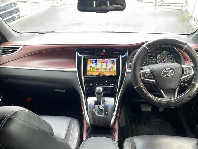 トヨタ ハリアー プレミアム 宮崎県 2017(平29)年 9.6万km スパークリングブラックパールクリスタルシャイン 純正ＳＤナビ　NSZT-Y66T/（ＢＴ/ＣＤ/ＤＶＤ/ＦＭ/ＡＭ/フルセグ)　/レーダークルーズコントロール　/バックカメラ　/オートライト　/オートハイビーム　/レーンキープアシスト　/パワーシートＤ席　/純正ＥＴＣ　/純正アルミホイール/純正フロアマット/横滑り防止装置/電動リアゲート