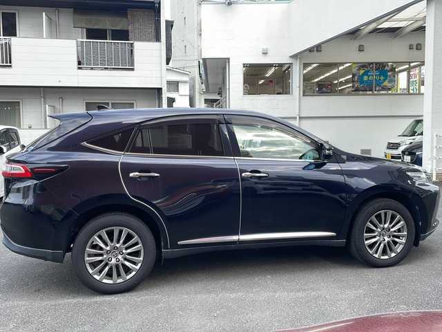 トヨタ ハリアー プレミアム 宮崎県 2017(平29)年 9.6万km スパークリングブラックパールクリスタルシャイン 純正ＳＤナビ　NSZT-Y66T/（ＢＴ/ＣＤ/ＤＶＤ/ＦＭ/ＡＭ/フルセグ)　/レーダークルーズコントロール　/バックカメラ　/オートライト　/オートハイビーム　/レーンキープアシスト　/パワーシートＤ席　/純正ＥＴＣ　/純正アルミホイール/純正フロアマット/横滑り防止装置/電動リアゲート