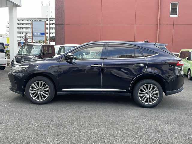 トヨタ ハリアー プレミアム 宮崎県 2017(平29)年 9.6万km スパークリングブラックパールクリスタルシャイン 純正ＳＤナビ　NSZT-Y66T/（ＢＴ/ＣＤ/ＤＶＤ/ＦＭ/ＡＭ/フルセグ)　/レーダークルーズコントロール　/バックカメラ　/オートライト　/オートハイビーム　/レーンキープアシスト　/パワーシートＤ席　/純正ＥＴＣ　/純正アルミホイール/純正フロアマット/横滑り防止装置/電動リアゲート