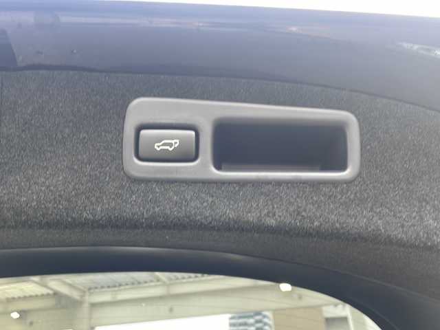 トヨタ ハリアー プレミアム 宮崎県 2017(平29)年 9.6万km スパークリングブラックパールクリスタルシャイン 純正ＳＤナビ　NSZT-Y66T/（ＢＴ/ＣＤ/ＤＶＤ/ＦＭ/ＡＭ/フルセグ)　/レーダークルーズコントロール　/バックカメラ　/オートライト　/オートハイビーム　/レーンキープアシスト　/パワーシートＤ席　/純正ＥＴＣ　/純正アルミホイール/純正フロアマット/横滑り防止装置/電動リアゲート