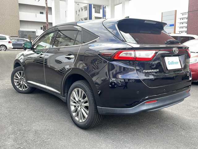 トヨタ ハリアー プレミアム 宮崎県 2017(平29)年 9.6万km スパークリングブラックパールクリスタルシャイン 純正ＳＤナビ　NSZT-Y66T/（ＢＴ/ＣＤ/ＤＶＤ/ＦＭ/ＡＭ/フルセグ)　/レーダークルーズコントロール　/バックカメラ　/オートライト　/オートハイビーム　/レーンキープアシスト　/パワーシートＤ席　/純正ＥＴＣ　/純正アルミホイール/純正フロアマット/横滑り防止装置/電動リアゲート