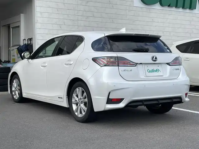 レクサス ＣＴ 200h バージョンC 宮崎県 2015(平27)年 13万km ソニッククォーツ 純正ナビ/(AM.FM.Bluetooth.CD.DVD.AUX)/フルセグTV/バックカメラ/ETC/コーナーセンサー/クルーズコントロール/オートエアコン/オートライト/パワーシート/電格ミラー/パドルシフト/衝突軽減ブレーキ/横滑り防止機能/パワーステアリング/パワーウィンドウ/スマートキー