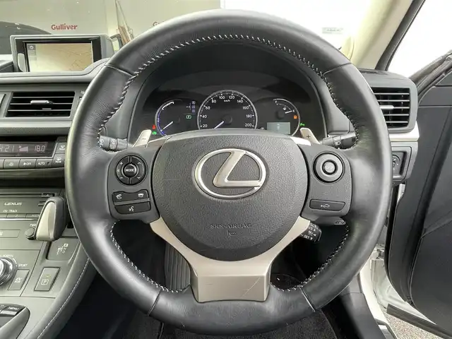 レクサス ＣＴ 200h バージョンC 宮崎県 2015(平27)年 13万km ソニッククォーツ 純正ナビ/(AM.FM.Bluetooth.CD.DVD.AUX)/フルセグTV/バックカメラ/ETC/コーナーセンサー/クルーズコントロール/オートエアコン/オートライト/パワーシート/電格ミラー/パドルシフト/衝突軽減ブレーキ/横滑り防止機能/パワーステアリング/パワーウィンドウ/スマートキー