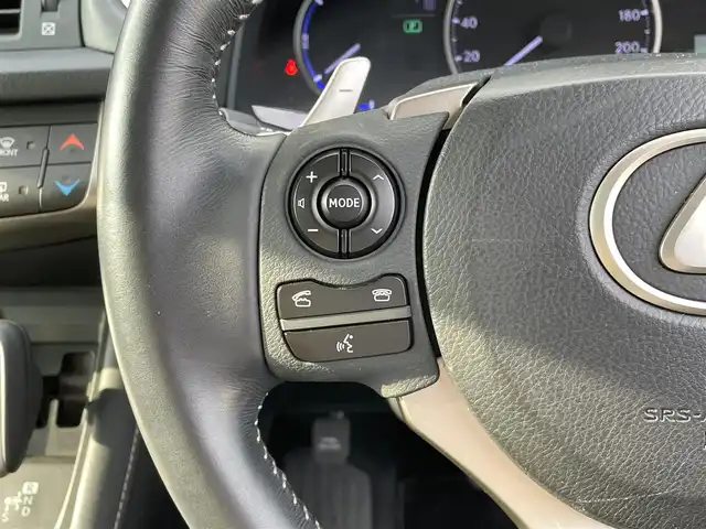レクサス ＣＴ 200h バージョンC 宮崎県 2015(平27)年 13万km ソニッククォーツ 純正ナビ/(AM.FM.Bluetooth.CD.DVD.AUX)/フルセグTV/バックカメラ/ETC/コーナーセンサー/クルーズコントロール/オートエアコン/オートライト/パワーシート/電格ミラー/パドルシフト/衝突軽減ブレーキ/横滑り防止機能/パワーステアリング/パワーウィンドウ/スマートキー
