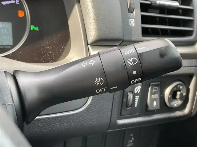 レクサス ＣＴ 200h バージョンC 宮崎県 2015(平27)年 13万km ソニッククォーツ 純正ナビ/(AM.FM.Bluetooth.CD.DVD.AUX)/フルセグTV/バックカメラ/ETC/コーナーセンサー/クルーズコントロール/オートエアコン/オートライト/パワーシート/電格ミラー/パドルシフト/衝突軽減ブレーキ/横滑り防止機能/パワーステアリング/パワーウィンドウ/スマートキー