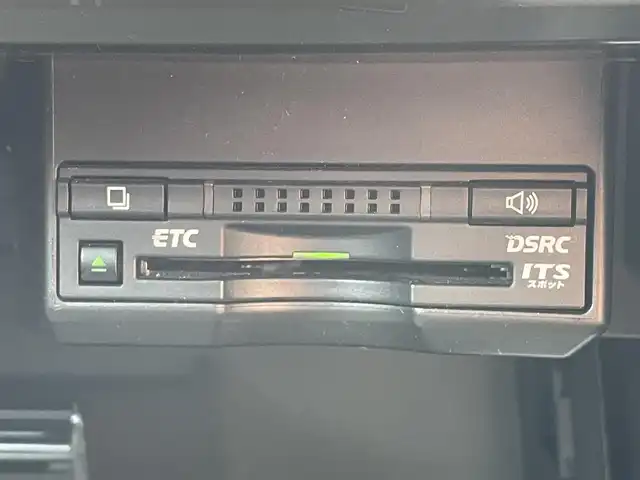 レクサス ＣＴ 200h バージョンC 宮崎県 2015(平27)年 13万km ソニッククォーツ 純正ナビ/(AM.FM.Bluetooth.CD.DVD.AUX)/フルセグTV/バックカメラ/ETC/コーナーセンサー/クルーズコントロール/オートエアコン/オートライト/パワーシート/電格ミラー/パドルシフト/衝突軽減ブレーキ/横滑り防止機能/パワーステアリング/パワーウィンドウ/スマートキー