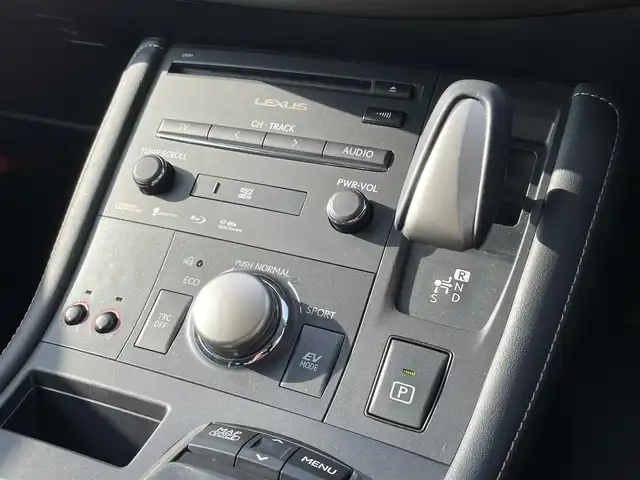 レクサス ＣＴ 200h バージョンC 宮崎県 2015(平27)年 13万km ソニッククォーツ 純正ナビ/(AM.FM.Bluetooth.CD.DVD.AUX)/フルセグTV/バックカメラ/ETC/コーナーセンサー/クルーズコントロール/オートエアコン/オートライト/パワーシート/電格ミラー/パドルシフト/衝突軽減ブレーキ/横滑り防止機能/パワーステアリング/パワーウィンドウ/スマートキー