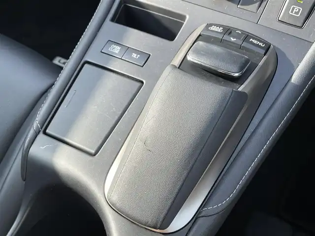 レクサス ＣＴ 200h バージョンC 宮崎県 2015(平27)年 13万km ソニッククォーツ 純正ナビ/(AM.FM.Bluetooth.CD.DVD.AUX)/フルセグTV/バックカメラ/ETC/コーナーセンサー/クルーズコントロール/オートエアコン/オートライト/パワーシート/電格ミラー/パドルシフト/衝突軽減ブレーキ/横滑り防止機能/パワーステアリング/パワーウィンドウ/スマートキー