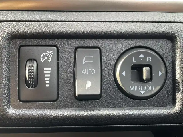 レクサス ＣＴ 200h バージョンC 宮崎県 2015(平27)年 13万km ソニッククォーツ 純正ナビ/(AM.FM.Bluetooth.CD.DVD.AUX)/フルセグTV/バックカメラ/ETC/コーナーセンサー/クルーズコントロール/オートエアコン/オートライト/パワーシート/電格ミラー/パドルシフト/衝突軽減ブレーキ/横滑り防止機能/パワーステアリング/パワーウィンドウ/スマートキー