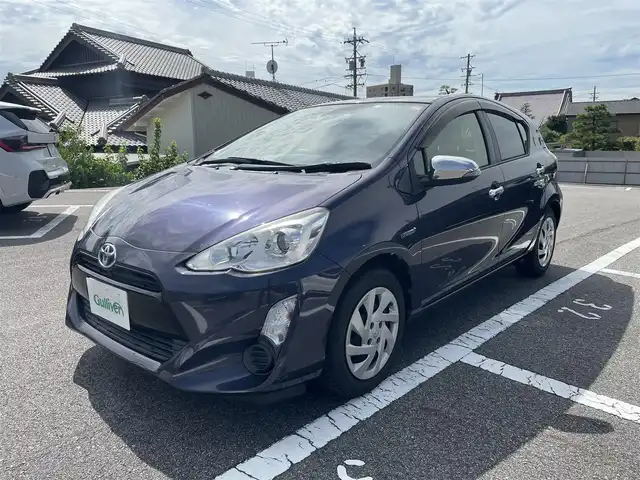 トヨタ アクア S 長崎県 2015(平27)年 7.8万km ダークバイオレットマイカメタリック 純正SDナビゲーション/・バックモニター/・地デジTV/・Bluetooth/・CD/・FM/AMラジオ/スマートエントリー―パッケージ/・スマートエントリー/スタートシステム/・イモビライザー/・オートライト/シャイニーデコレーション/・メッキドアミラー/・メッキアウトサイドドアハンドル/・メッキリアナンバープレートガーニッシュ/ETC/ドライブレコーダー/SRSエアバック【運転席/助手席】/オートエアコン/保証書/取扱説明書/スペアキー１本