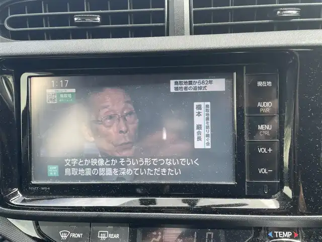 トヨタ アクア S 長崎県 2015(平27)年 7.8万km ダークバイオレットマイカメタリック 純正SDナビゲーション/・バックモニター/・地デジTV/・Bluetooth/・CD/・FM/AMラジオ/スマートエントリー―パッケージ/・スマートエントリー/スタートシステム/・イモビライザー/・オートライト/シャイニーデコレーション/・メッキドアミラー/・メッキアウトサイドドアハンドル/・メッキリアナンバープレートガーニッシュ/ETC/ドライブレコーダー/SRSエアバック【運転席/助手席】/オートエアコン/保証書/取扱説明書/スペアキー１本