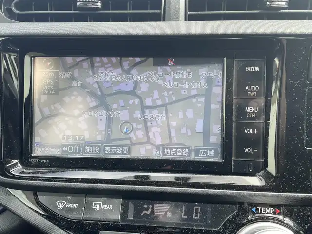 トヨタ アクア S 長崎県 2015(平27)年 7.8万km ダークバイオレットマイカメタリック 純正SDナビゲーション/・バックモニター/・地デジTV/・Bluetooth/・CD/・FM/AMラジオ/スマートエントリー―パッケージ/・スマートエントリー/スタートシステム/・イモビライザー/・オートライト/シャイニーデコレーション/・メッキドアミラー/・メッキアウトサイドドアハンドル/・メッキリアナンバープレートガーニッシュ/ETC/ドライブレコーダー/SRSエアバック【運転席/助手席】/オートエアコン/保証書/取扱説明書/スペアキー１本