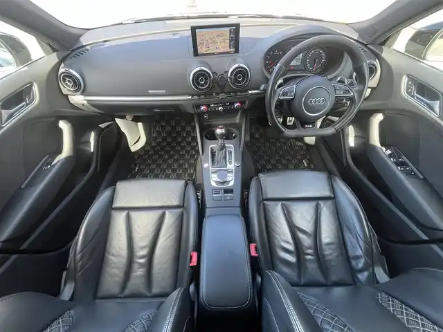 アウディ ＲＳ３ スポーツバック 静岡県 2015(平27)年 4.1万km パンサーブラッククリスタルエフェクト サンルーフ/レザーシート/BSM/BANG&OLUFSEN/MMI/(CD/DVD/BT/フルセグ)/バックカメラ /ACC/パーキングアシスト/シートヒーター/スマートキー/ETC/ドライブレコーダー/純正フロアマット/純正19インチアルミホイール
