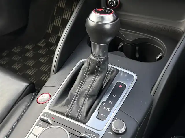 アウディ ＲＳ３ スポーツバック 静岡県 2015(平27)年 4.1万km 黒 サンルーフ/レザーシート/BSM/BANG&OLUFSEN/MMI/(CD/DVD/BT/フルセグ)/バックカメラ /ACC/パーキングアシスト/シートヒーター/スマートキー/ETC/ドライブレコーダー/純正フロアマット/純正19インチアルミホイール