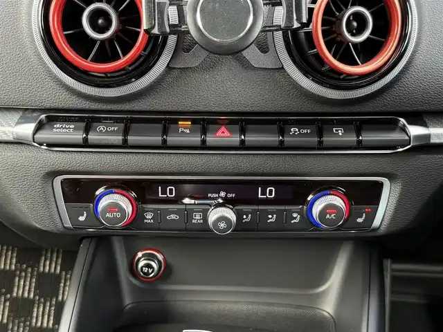 アウディ ＲＳ３ スポーツバック 静岡県 2015(平27)年 4.1万km 黒 サンルーフ/レザーシート/BSM/BANG&OLUFSEN/MMI/(CD/DVD/BT/フルセグ)/バックカメラ /ACC/パーキングアシスト/シートヒーター/スマートキー/ETC/ドライブレコーダー/純正フロアマット/純正19インチアルミホイール