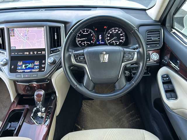 トヨタ クラウン ロイヤル ロイヤルサルーン G i－Four 山形県 2014(平26)年 5.3万km ホワイトパールクリスタルシャイン 禁煙車/4WD/プリクラッシュセーフティセンス/横滑り防止装置/クリアランスソナー/前後コーナーセンサー/バックカメラ/クルーズコントロール/前後ドライブレコーダー/純正メモリナビ/（Bluetooth/フルセグ/AM/FM/DVD/USB)/テレビキャンセラー/nanoe/ステアリングスイッチ/全席パワーシート/D席メモリー付きシート/純正フロアマット/ビルトインETC/スマートキー×２/ウィンカーミラー/電動格納ミラー/オートマチックハイビーム/HIDヘッドライト/社外アルミホイール/取扱説明書/記録簿