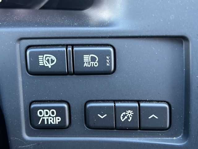 トヨタ クラウン ロイヤル ロイヤルサルーン G i－Four 山形県 2014(平26)年 5.3万km ホワイトパールクリスタルシャイン 禁煙車/4WD/プリクラッシュセーフティセンス/横滑り防止装置/クリアランスソナー/前後コーナーセンサー/バックカメラ/クルーズコントロール/前後ドライブレコーダー/純正メモリナビ/（Bluetooth/フルセグ/AM/FM/DVD/USB)/テレビキャンセラー/nanoe/ステアリングスイッチ/全席パワーシート/D席メモリー付きシート/純正フロアマット/ビルトインETC/スマートキー×２/ウィンカーミラー/電動格納ミラー/オートマチックハイビーム/HIDヘッドライト/社外アルミホイール/取扱説明書/記録簿