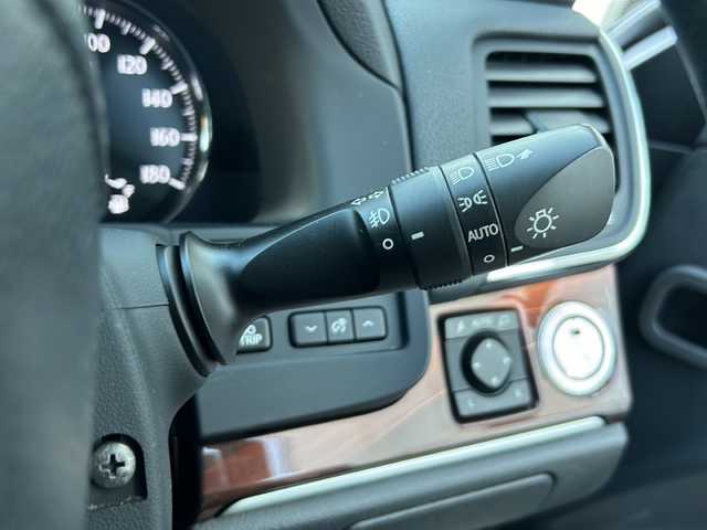 トヨタ クラウン ロイヤル ロイヤルサルーン G i－Four 山形県 2014(平26)年 5.3万km ホワイトパールクリスタルシャイン 禁煙車/4WD/プリクラッシュセーフティセンス/横滑り防止装置/クリアランスソナー/前後コーナーセンサー/バックカメラ/クルーズコントロール/前後ドライブレコーダー/純正メモリナビ/（Bluetooth/フルセグ/AM/FM/DVD/USB)/テレビキャンセラー/nanoe/ステアリングスイッチ/全席パワーシート/D席メモリー付きシート/純正フロアマット/ビルトインETC/スマートキー×２/ウィンカーミラー/電動格納ミラー/オートマチックハイビーム/HIDヘッドライト/社外アルミホイール/取扱説明書/記録簿