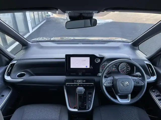 トヨタ ノア S－G 道央・札幌 2022(令4)年 3.3万km アティチュードブラックマイカ ４WD/純正ディスプレイオーディオ/AM/FM/BT/トヨタセーフティセンス/プリクラッシュセーフティ/横滑り防止装置/レーダークルーズコントロール/レーンキープアシスト/クリアランスソナー/パーキングサポートブレーキ/ロードサインアシスト/プロアクティブドライビングアシスト/バックカメラ/ビルトインETC/ECOMODE/片側パワースライドドア/革巻きステアリング/ステアリングリモコン/電動パーキング/ブレーキホールド/MTモード付AT/プッシュスタート/スマートキー/LEDヘッドライト/オートライト/オートハイビーム/フォグランプ/ヘッドライトレベライザー/電動格納ミラー/ウィンカーミラー/フロアマット