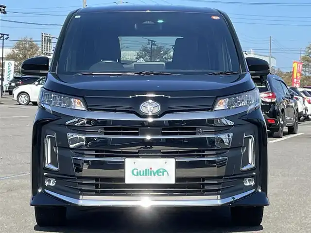 トヨタ ノア S－G 道央・札幌 2022(令4)年 3.3万km アティチュードブラックマイカ ４WD/純正ディスプレイオーディオ/AM/FM/BT/トヨタセーフティセンス/プリクラッシュセーフティ/横滑り防止装置/レーダークルーズコントロール/レーンキープアシスト/クリアランスソナー/パーキングサポートブレーキ/ロードサインアシスト/プロアクティブドライビングアシスト/バックカメラ/ビルトインETC/ECOMODE/片側パワースライドドア/革巻きステアリング/ステアリングリモコン/電動パーキング/ブレーキホールド/MTモード付AT/プッシュスタート/スマートキー/LEDヘッドライト/オートライト/オートハイビーム/フォグランプ/ヘッドライトレベライザー/電動格納ミラー/ウィンカーミラー/フロアマット