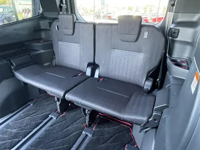 トヨタ ノア S－G 道央・札幌 2022(令4)年 3.3万km アティチュードブラックマイカ ４WD/純正ディスプレイオーディオ/AM/FM/BT/トヨタセーフティセンス/プリクラッシュセーフティ/横滑り防止装置/レーダークルーズコントロール/レーンキープアシスト/クリアランスソナー/パーキングサポートブレーキ/ロードサインアシスト/プロアクティブドライビングアシスト/バックカメラ/ビルトインETC/ECOMODE/片側パワースライドドア/革巻きステアリング/ステアリングリモコン/電動パーキング/ブレーキホールド/MTモード付AT/プッシュスタート/スマートキー/LEDヘッドライト/オートライト/オートハイビーム/フォグランプ/ヘッドライトレベライザー/電動格納ミラー/ウィンカーミラー/フロアマット