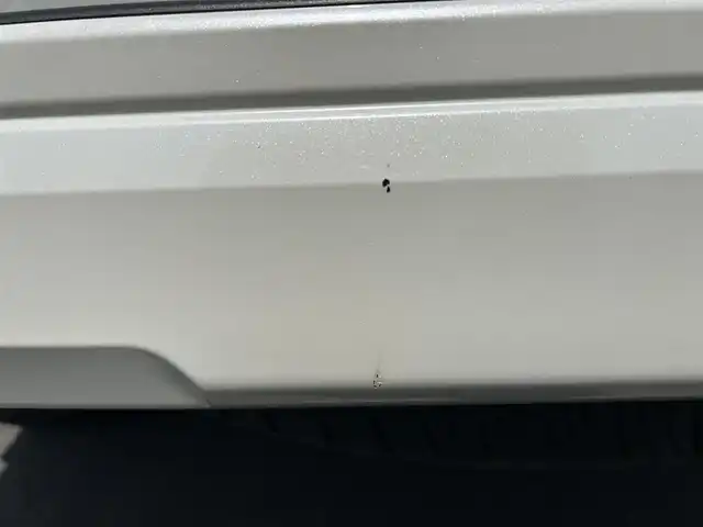 トヨタ ランドクルーザー プラド TX 岡山県 2019(平31)年 8.8万km ホワイトパールクリスタルシャイン 登録時走行距離　87397km/禁煙車/サンルーフ/4本スポークステアリングホイール（木目調：本革槇）/ルーフレール（ブラック）/純正AW　車載/純正ナビ(型番:NSZT-Y68T)/　(CD/フルセグTV/Bluetooth)/バックカメラ/ドライブレコーダー/クルーズコントロール(追従走行あり)/衝突被害軽減システム/車線逸脱警報（レーンキープアシスト）/コーナーセンサー/ETC/ステアリングスイッチ/純正LEDヘッドライト/フォグライト/オートライト/プッシュスタート/スマートキー/スペアキー×1/MTモード付きAT/社外17インチAW（RAYS）/ウインカーミラー/電動格納ミラー/純正フロアマット/横滑防止装置/盗難防止装置/取扱説明書/ナビ取扱説明書/新車時整備手帳（保証書）