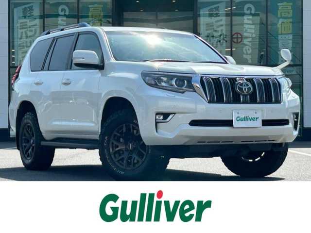 トヨタ ランドクルーザー プラド TX 岡山県 2019(平31)年 8.8万km ホワイトパールクリスタルシャイン 登録時走行距離　87397km/禁煙車/サンルーフ/4本スポークステアリングホイール（木目調：本革槇）/ルーフレール（ブラック）/純正AW　車載/純正ナビ(型番:NSZT-Y68T)/　(CD/フルセグTV/Bluetooth)/バックカメラ/ドライブレコーダー/クルーズコントロール(追従走行あり)/衝突被害軽減システム/車線逸脱警報（レーンキープアシスト）/コーナーセンサー/ETC/ステアリングスイッチ/純正LEDヘッドライト/フォグライト/オートライト/プッシュスタート/スマートキー/スペアキー×1/MTモード付きAT/社外17インチAW（RAYS）/ウインカーミラー/電動格納ミラー/純正フロアマット/横滑防止装置/盗難防止装置/取扱説明書/ナビ取扱説明書/新車時整備手帳（保証書）