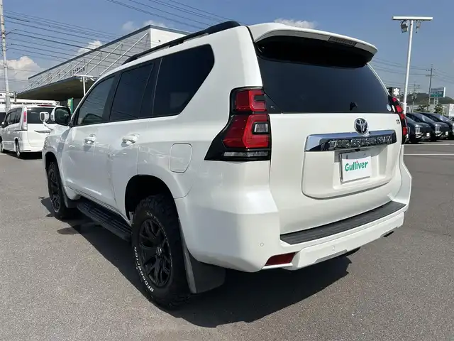 トヨタ ランドクルーザー プラド TX 岡山県 2019(平31)年 8.8万km ホワイトパールクリスタルシャイン 登録時走行距離　87397km/禁煙車/サンルーフ/4本スポークステアリングホイール（木目調：本革槇）/ルーフレール（ブラック）/純正AW　車載/純正ナビ(型番:NSZT-Y68T)/　(CD/フルセグTV/Bluetooth)/バックカメラ/ドライブレコーダー/クルーズコントロール(追従走行あり)/衝突被害軽減システム/車線逸脱警報（レーンキープアシスト）/コーナーセンサー/ETC/ステアリングスイッチ/純正LEDヘッドライト/フォグライト/オートライト/プッシュスタート/スマートキー/スペアキー×1/MTモード付きAT/社外17インチAW（RAYS）/ウインカーミラー/電動格納ミラー/純正フロアマット/横滑防止装置/盗難防止装置/取扱説明書/ナビ取扱説明書/新車時整備手帳（保証書）