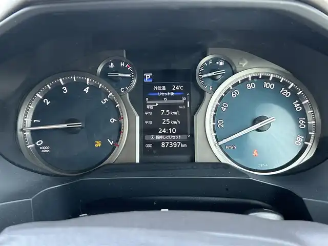 トヨタ ランドクルーザー プラド TX 岡山県 2019(平31)年 8.8万km ホワイトパールクリスタルシャイン 登録時走行距離　87397km/禁煙車/サンルーフ/4本スポークステアリングホイール（木目調：本革槇）/ルーフレール（ブラック）/純正AW　車載/純正ナビ(型番:NSZT-Y68T)/　(CD/フルセグTV/Bluetooth)/バックカメラ/ドライブレコーダー/クルーズコントロール(追従走行あり)/衝突被害軽減システム/車線逸脱警報（レーンキープアシスト）/コーナーセンサー/ETC/ステアリングスイッチ/純正LEDヘッドライト/フォグライト/オートライト/プッシュスタート/スマートキー/スペアキー×1/MTモード付きAT/社外17インチAW（RAYS）/ウインカーミラー/電動格納ミラー/純正フロアマット/横滑防止装置/盗難防止装置/取扱説明書/ナビ取扱説明書/新車時整備手帳（保証書）