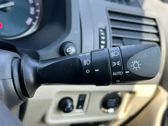 トヨタ ランドクルーザー プラド TX 岡山県 2019(平31)年 8.8万km ホワイトパールクリスタルシャイン 登録時走行距離　87397km/禁煙車/サンルーフ/4本スポークステアリングホイール（木目調：本革槇）/ルーフレール（ブラック）/純正AW　車載/純正ナビ(型番:NSZT-Y68T)/　(CD/フルセグTV/Bluetooth)/バックカメラ/ドライブレコーダー/クルーズコントロール(追従走行あり)/衝突被害軽減システム/車線逸脱警報（レーンキープアシスト）/コーナーセンサー/ETC/ステアリングスイッチ/純正LEDヘッドライト/フォグライト/オートライト/プッシュスタート/スマートキー/スペアキー×1/MTモード付きAT/社外17インチAW（RAYS）/ウインカーミラー/電動格納ミラー/純正フロアマット/横滑防止装置/盗難防止装置/取扱説明書/ナビ取扱説明書/新車時整備手帳（保証書）