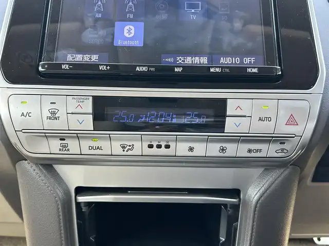 トヨタ ランドクルーザー プラド TX 岡山県 2019(平31)年 8.8万km ホワイトパールクリスタルシャイン 登録時走行距離　87397km/禁煙車/サンルーフ/4本スポークステアリングホイール（木目調：本革槇）/ルーフレール（ブラック）/純正AW　車載/純正ナビ(型番:NSZT-Y68T)/　(CD/フルセグTV/Bluetooth)/バックカメラ/ドライブレコーダー/クルーズコントロール(追従走行あり)/衝突被害軽減システム/車線逸脱警報（レーンキープアシスト）/コーナーセンサー/ETC/ステアリングスイッチ/純正LEDヘッドライト/フォグライト/オートライト/プッシュスタート/スマートキー/スペアキー×1/MTモード付きAT/社外17インチAW（RAYS）/ウインカーミラー/電動格納ミラー/純正フロアマット/横滑防止装置/盗難防止装置/取扱説明書/ナビ取扱説明書/新車時整備手帳（保証書）